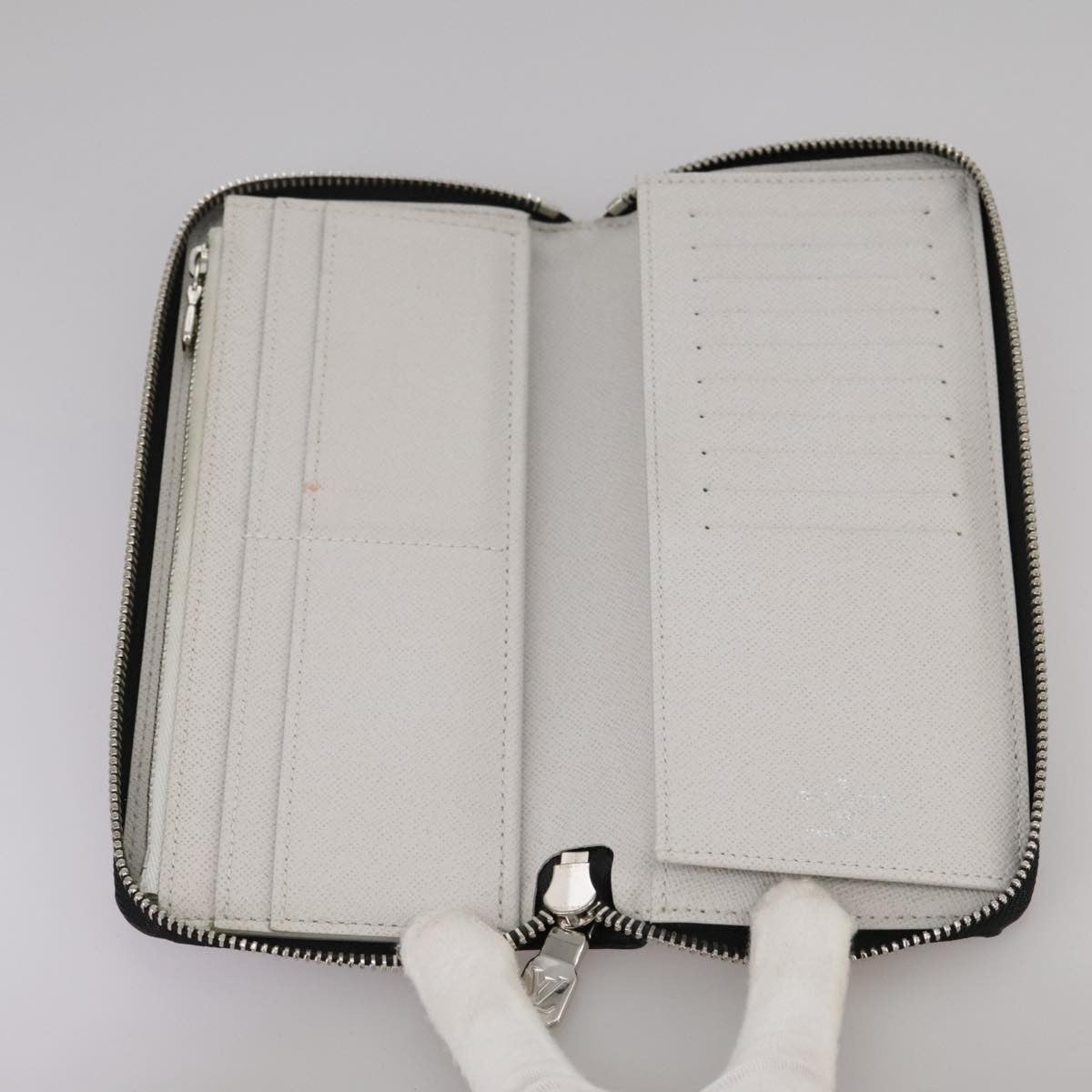 Louis Vuitton Zippy wallet vertical Taiga leather, WHITE, LEATHER, Wallets