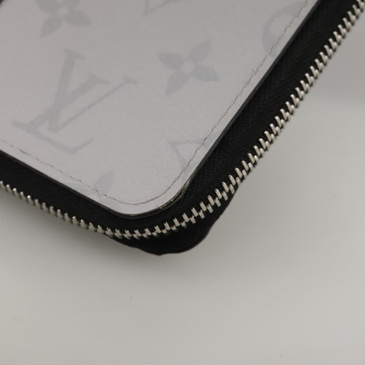 Louis Vuitton Zippy wallet vertical Taiga leather, WHITE, LEATHER, Wallets