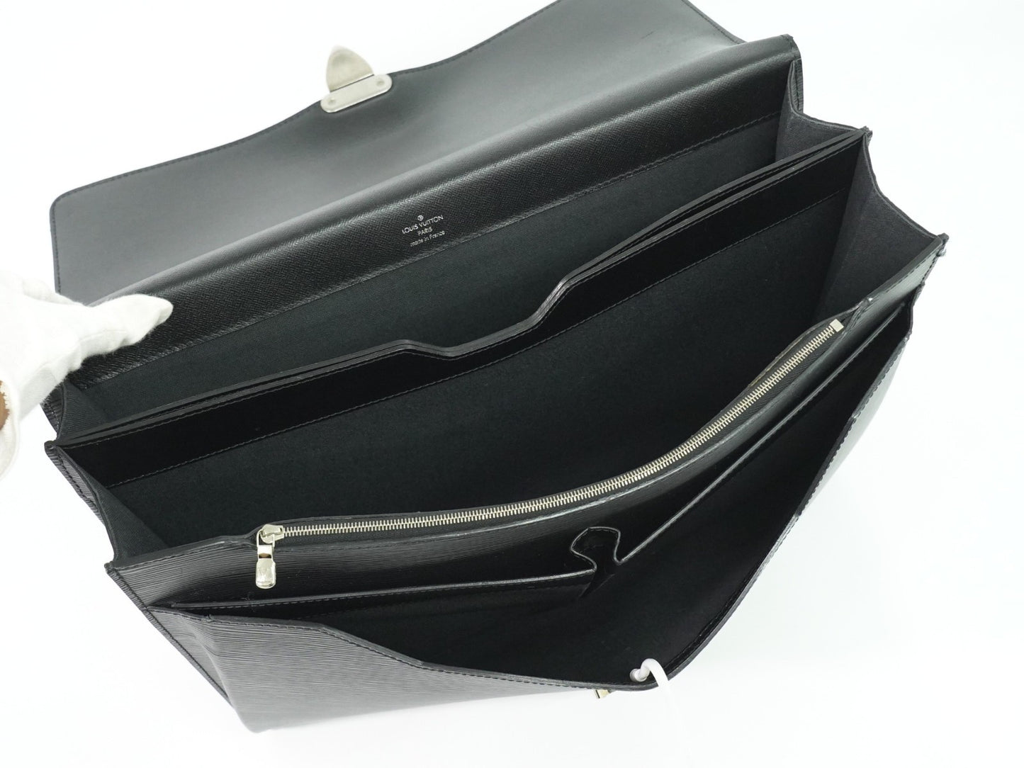 Louis Vuitton Neo Robusto 2 Briefcase Taiga Leather, BLACK, LEATHER, Briefcase