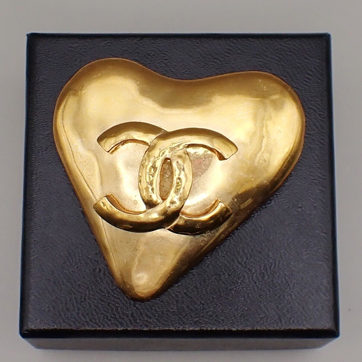 Chanel Vintage CC Heart Brooch Metal, GOLD, GOLD_PLATED, Brooch