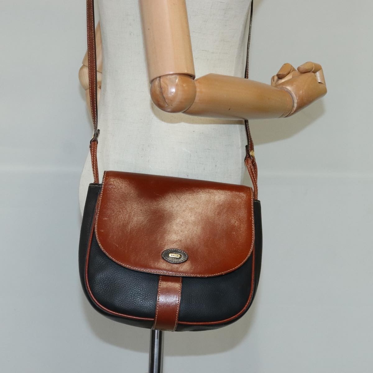 Bally Vintage Shoulder Bag Leather, Brown, Leather, Shoulder Bag