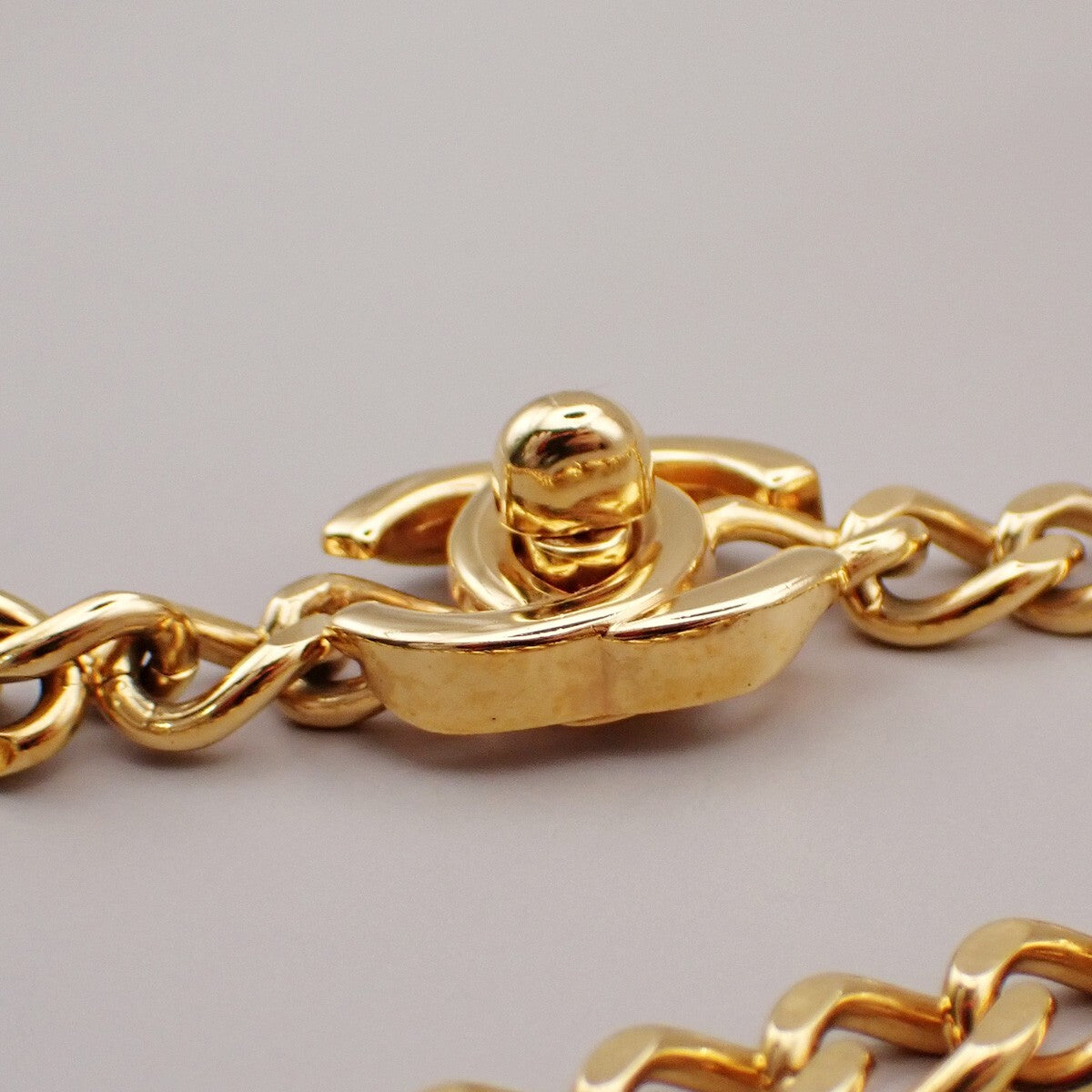 Chanel Vintage Turnlock Reissue Chain Necklace Metal, GOLD, GOLD_PLATED, Necklace