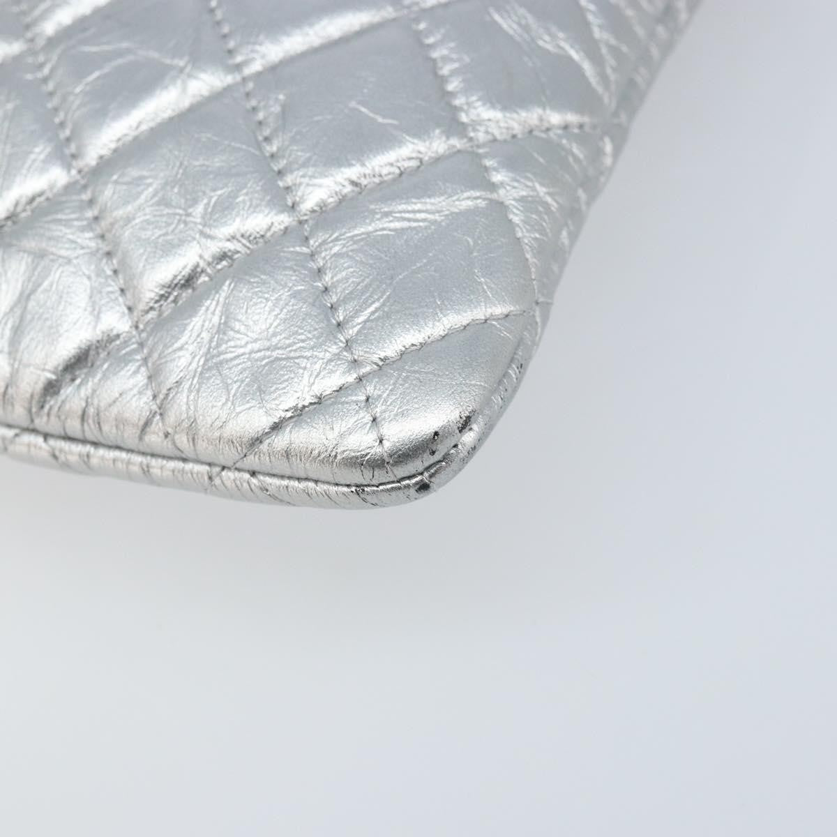 Chanel O Case Clutch Quilted Crumpled Calfskin, SILVER, LEATHER, Clutche & pouche