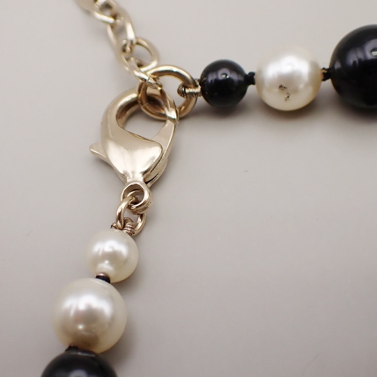 Chanel CC Logo Chain Pendant Necklace Imitation Pearl Imitation pearl with Gold-Plated and Beads, GOLD, GOLD_PLATED, Necklace