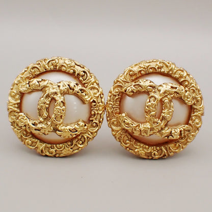 Chanel Vintage CC Logo Round Clip-on Earrings Metal with Crystals, GOLD, GOLD_PLATED,PEARL, Earrings