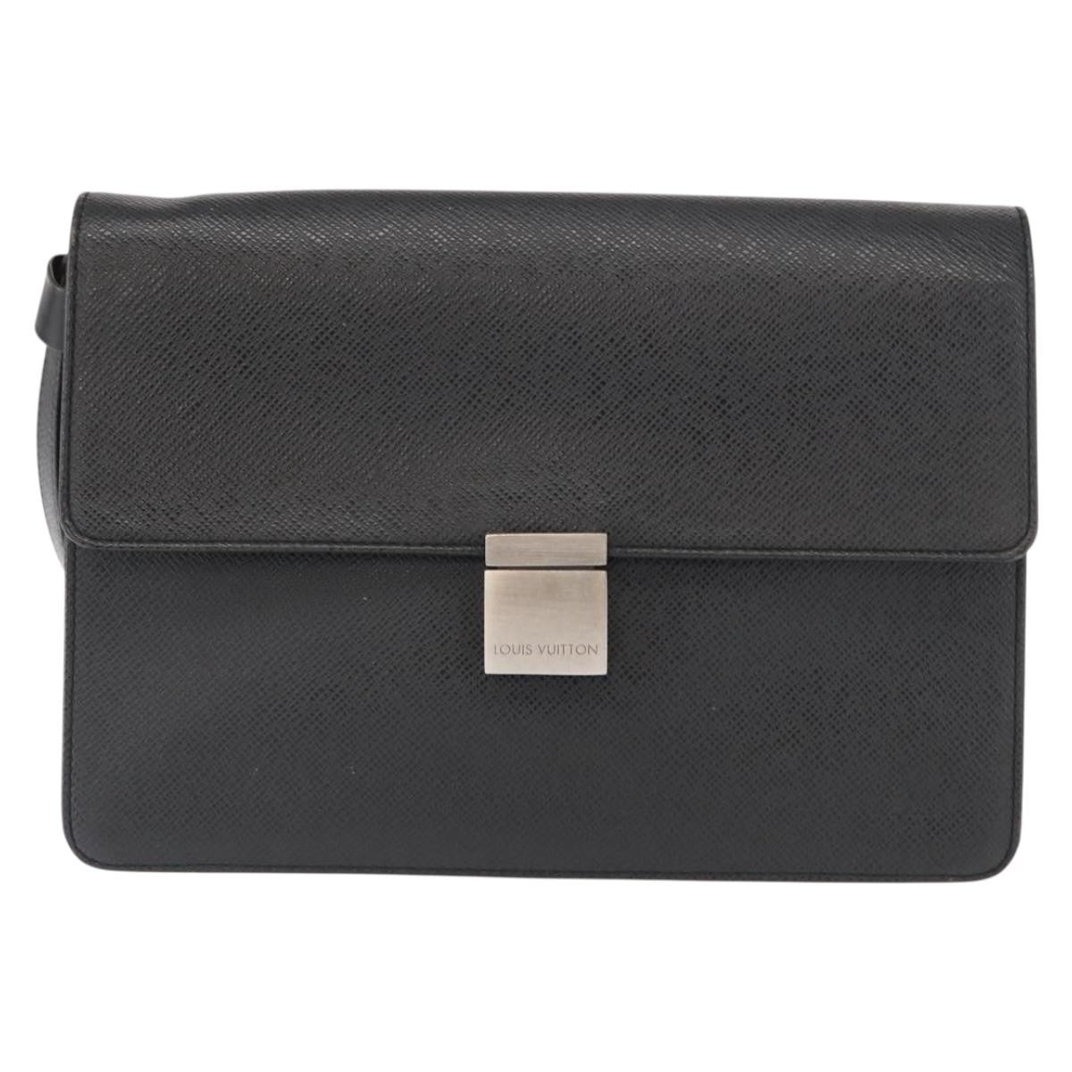 Louis Vuitton Selenga Pochette Taiga Leather, GRAY, LEATHER, Clutche & pouche