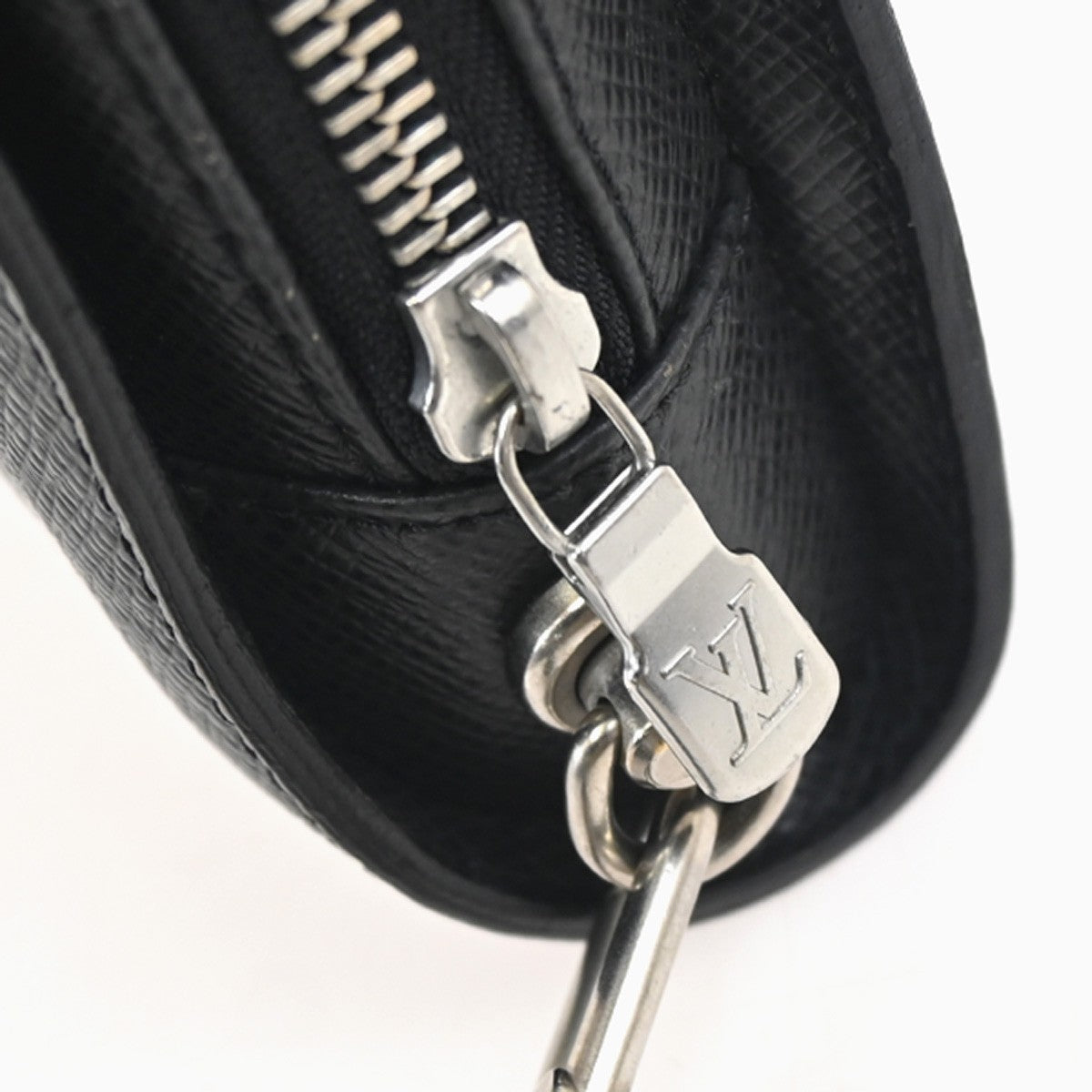 Louis Vuitton Baikal Handbag Taiga Leather, BLACK, LEATHER, Clutche & pouche