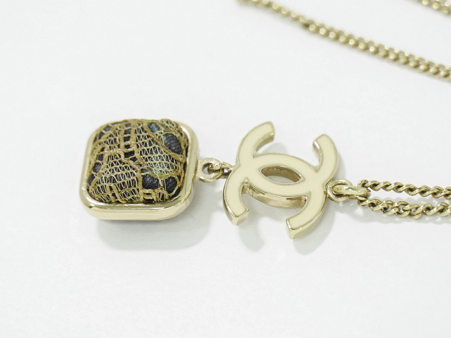 Chanel Vintage CC Pendant Necklace Metal, GOLD, GOLD_PLATED, Necklace