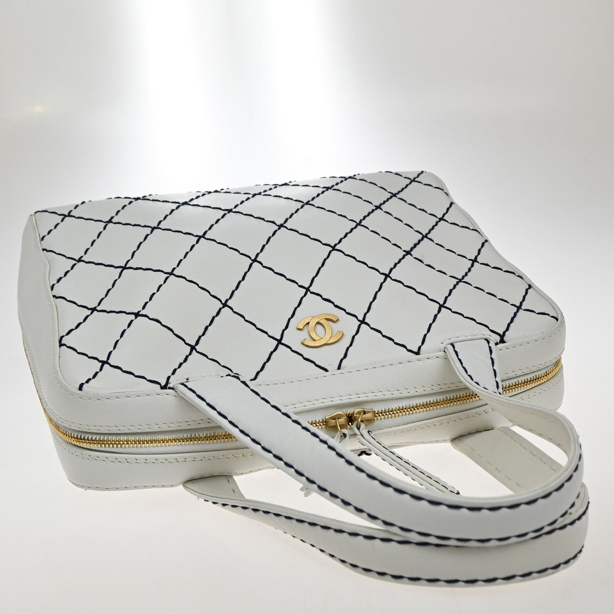 Chanel Surpique Zip Around Satchel Quilted Leather, WHITE, LEATHER, Tote bag