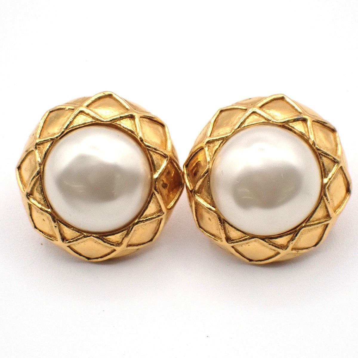 Chanel Vintage Round Clip-On Earrings Metal with Faux Pearl, GOLD, GOLD_PLATED, Earrings