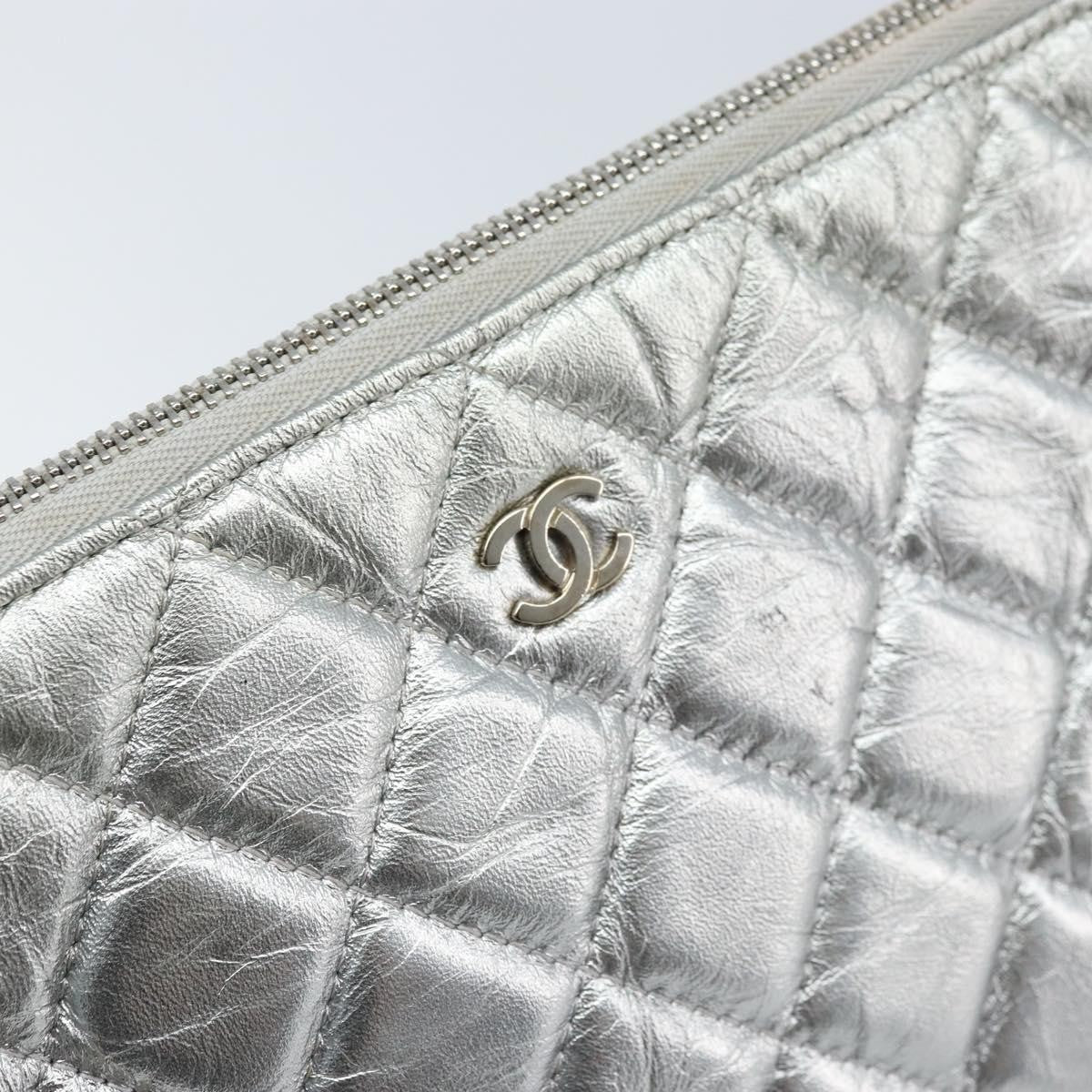 Chanel O Case Clutch Quilted Crumpled Calfskin, SILVER, LEATHER, Clutche & pouche
