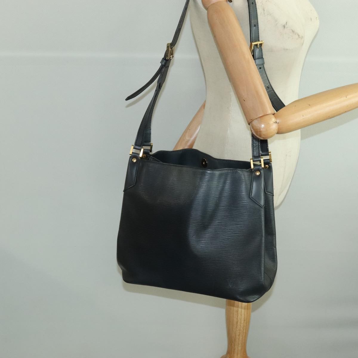 Louis Vuitton Mandara Handbag Epi Leather, BLACK, LEATHER, Handbag