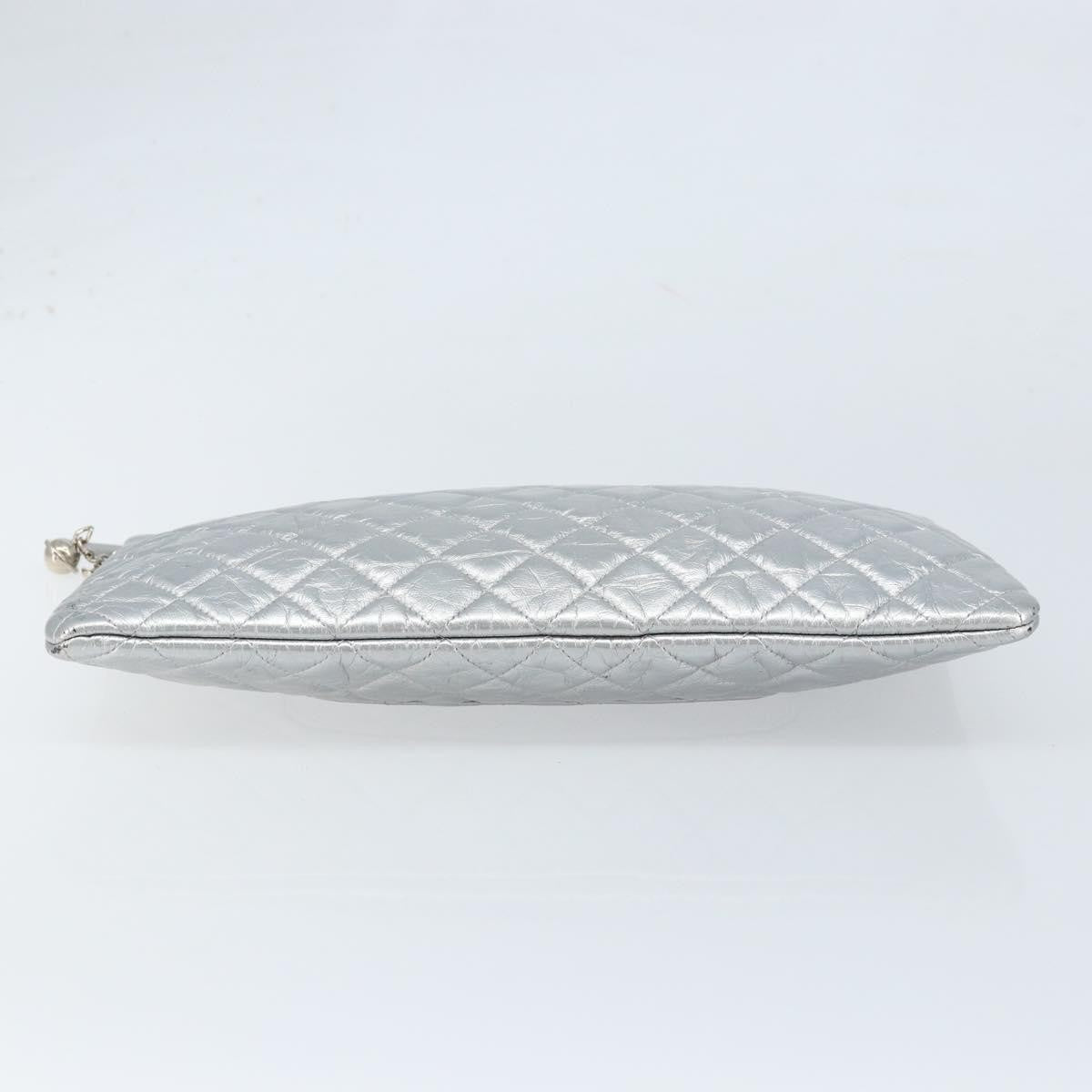 Chanel O Case Clutch Quilted Crumpled Calfskin, SILVER, LEATHER, Clutche & pouche