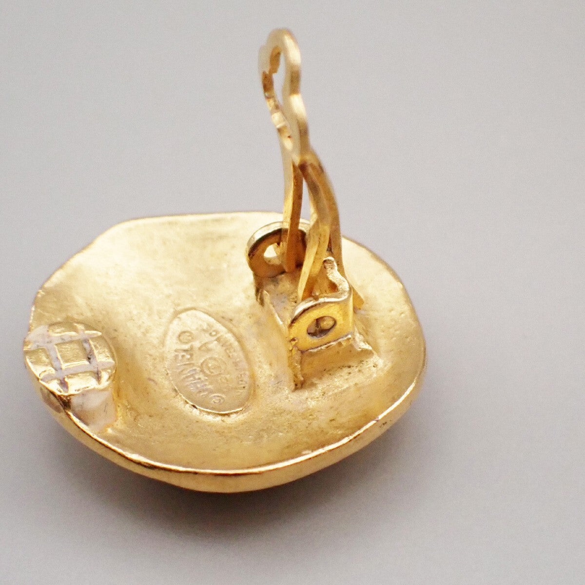 Chanel Vintage CC Round Clip-On Earrings Metal, GOLD, GOLD_PLATED, Earrings
