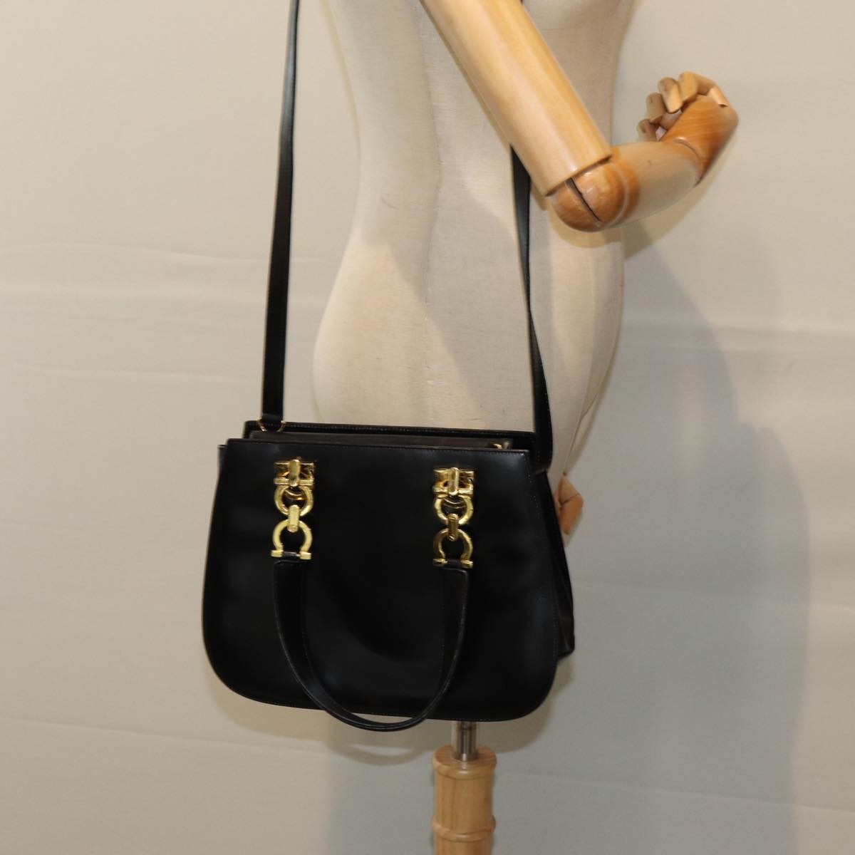 Salvatore Ferragamo Gancini handbag Leather, BLACK, LEATHER, Handbag