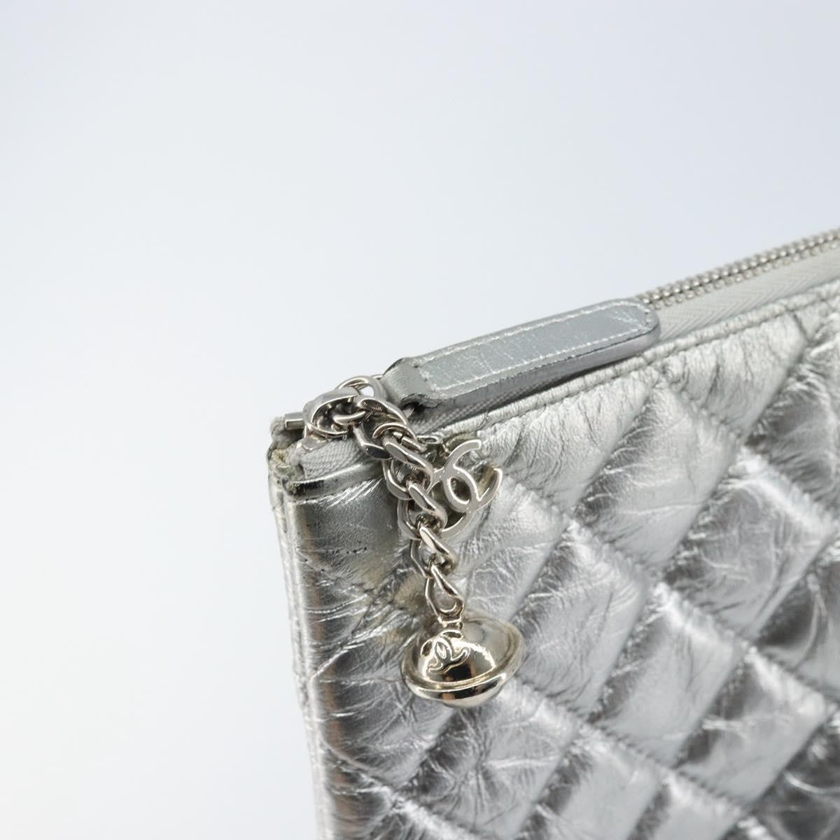Chanel O Case Clutch Quilted Crumpled Calfskin, SILVER, LEATHER, Clutche & pouche