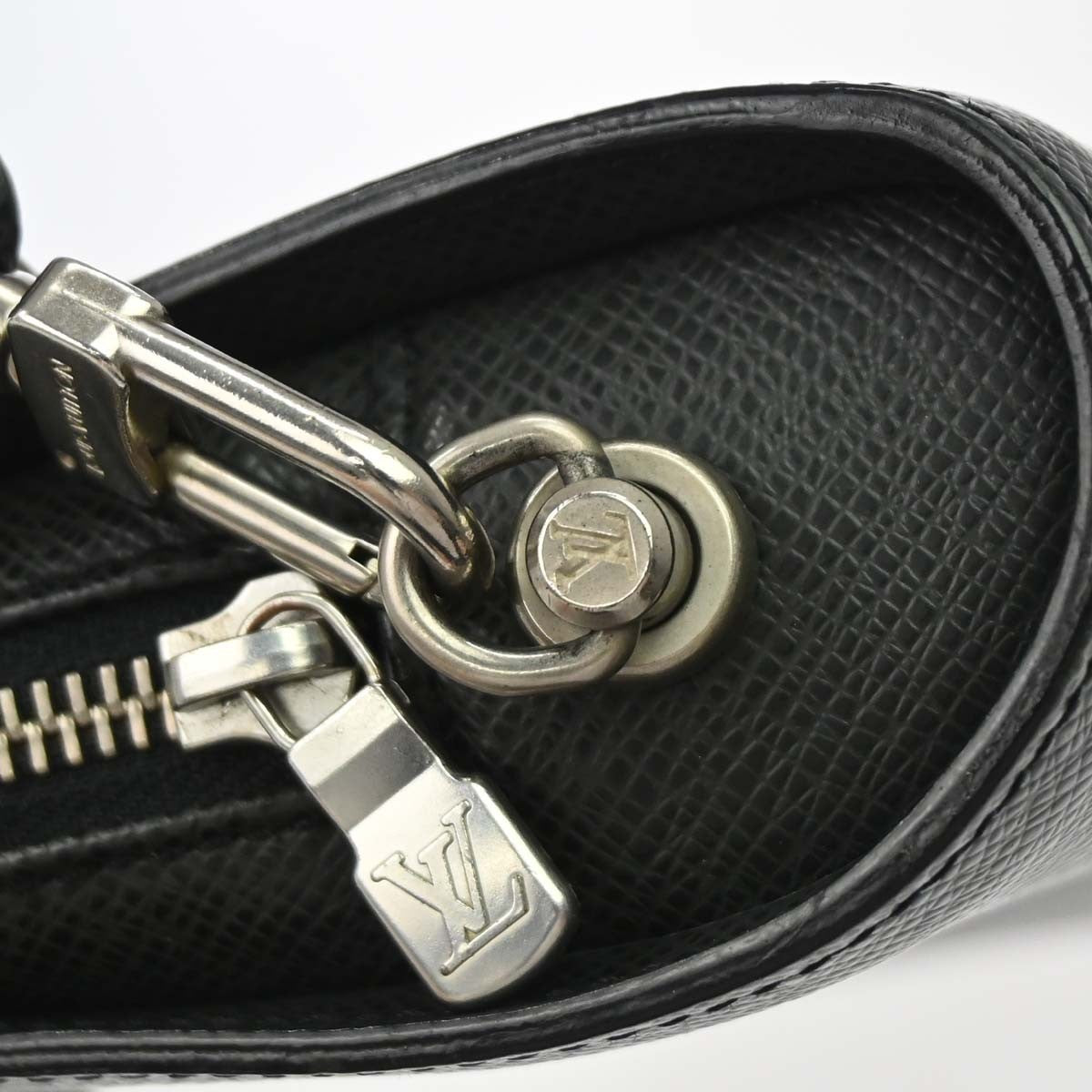 Louis Vuitton Pochette Baikal Clutch Taiga Leather, Black, Leather, Clutch