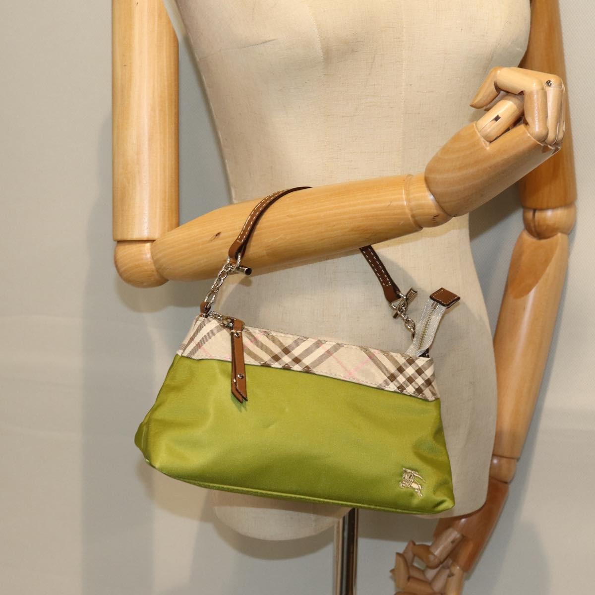 Burberry Nova check Pochette Nylon, GREEN, NYLON, Clutche & pouche