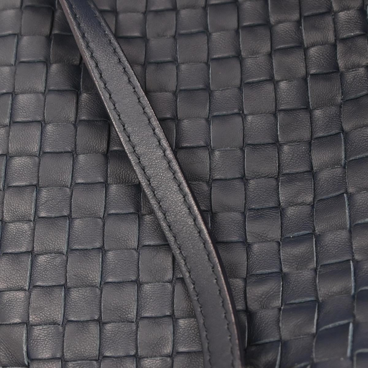 Bottega Veneta Zip Cube Messenger Intrecciato Nappa, NAVY, LEATHER, Shoulder bag