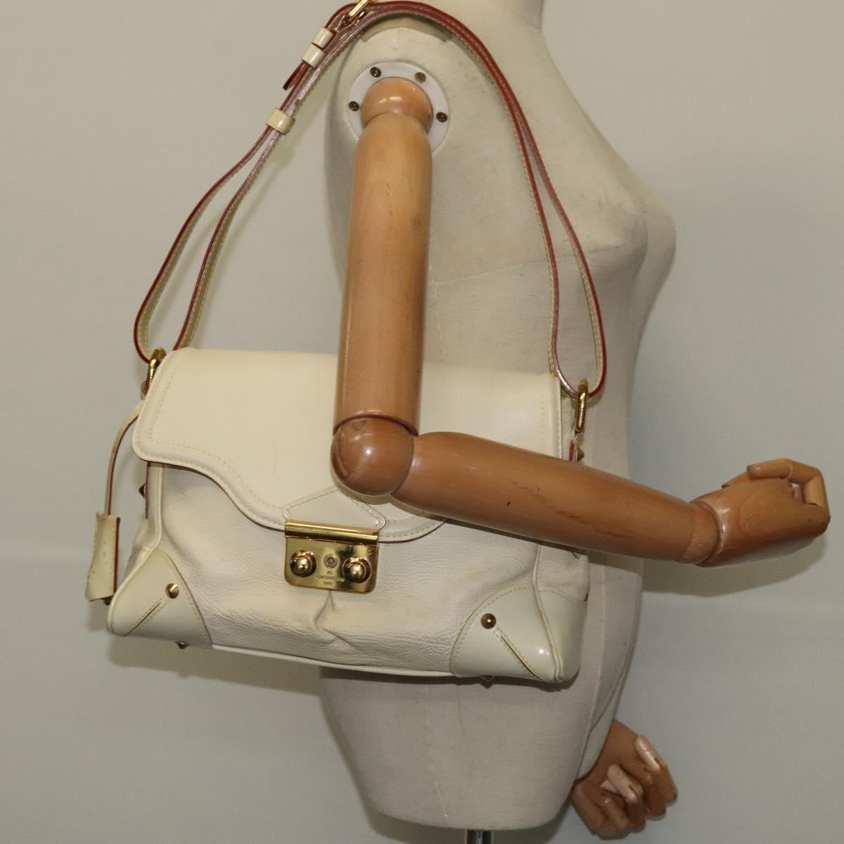 Louis Vuitton Suhali L'Essentiel Handbag Leather, WHITE, LEATHER, Shoulder bag