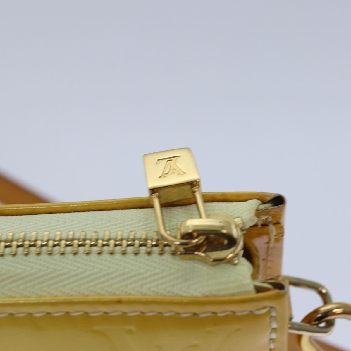 Louis Vuitton Lexington Pochette Monogram Vernis, YELLOW, PATENT_LEATHER, Clutche & pouche