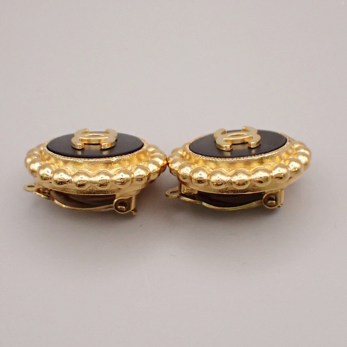 Chanel CC Round Earrings Metal, Black, Gold Plated, Earrings