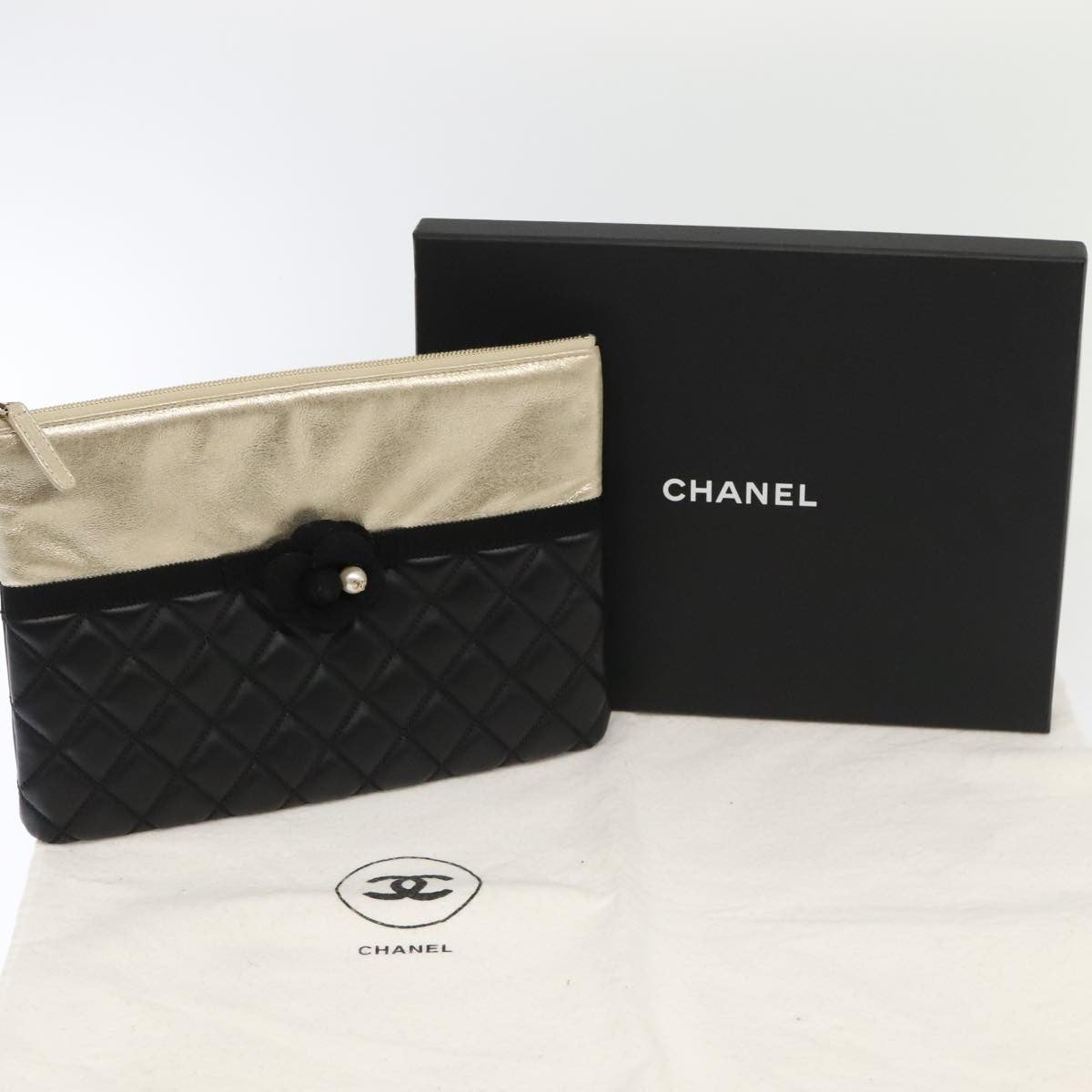 Chanel Pearl O Case Clutch Quilted Lambskin and Calfskin, BLACK, LEATHER, Clutche & pouche