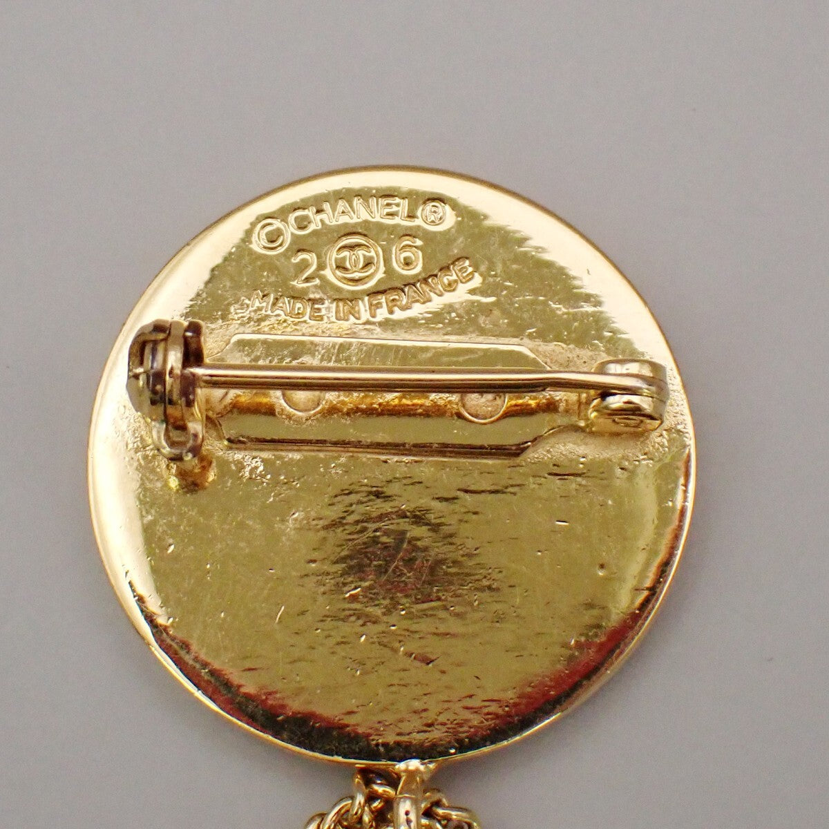 Chanel Vintage Medallion Flap Bag Brooch Metal, GOLD, GOLD_PLATED, Brooch