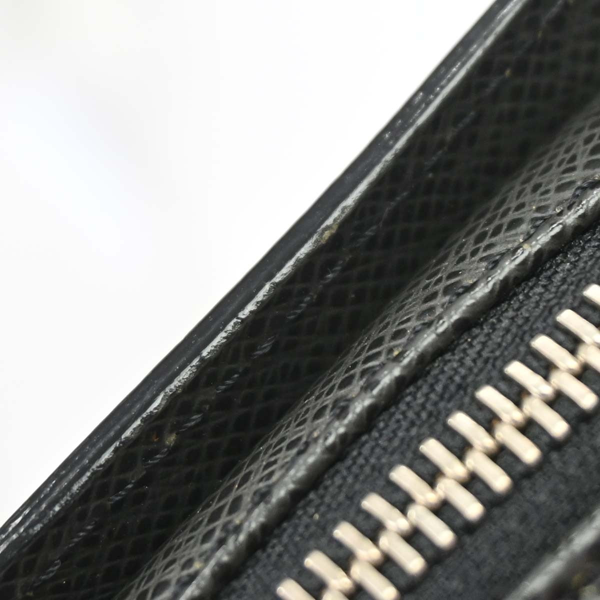 Louis Vuitton Pochette Baikal Clutch Taiga Leather, Black, Leather, Clutch