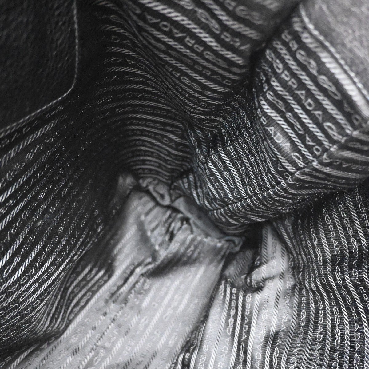 Prada Embossed Logo Convertible Open Tote Vitello Daino, BLACK, LEATHER, Tote bag