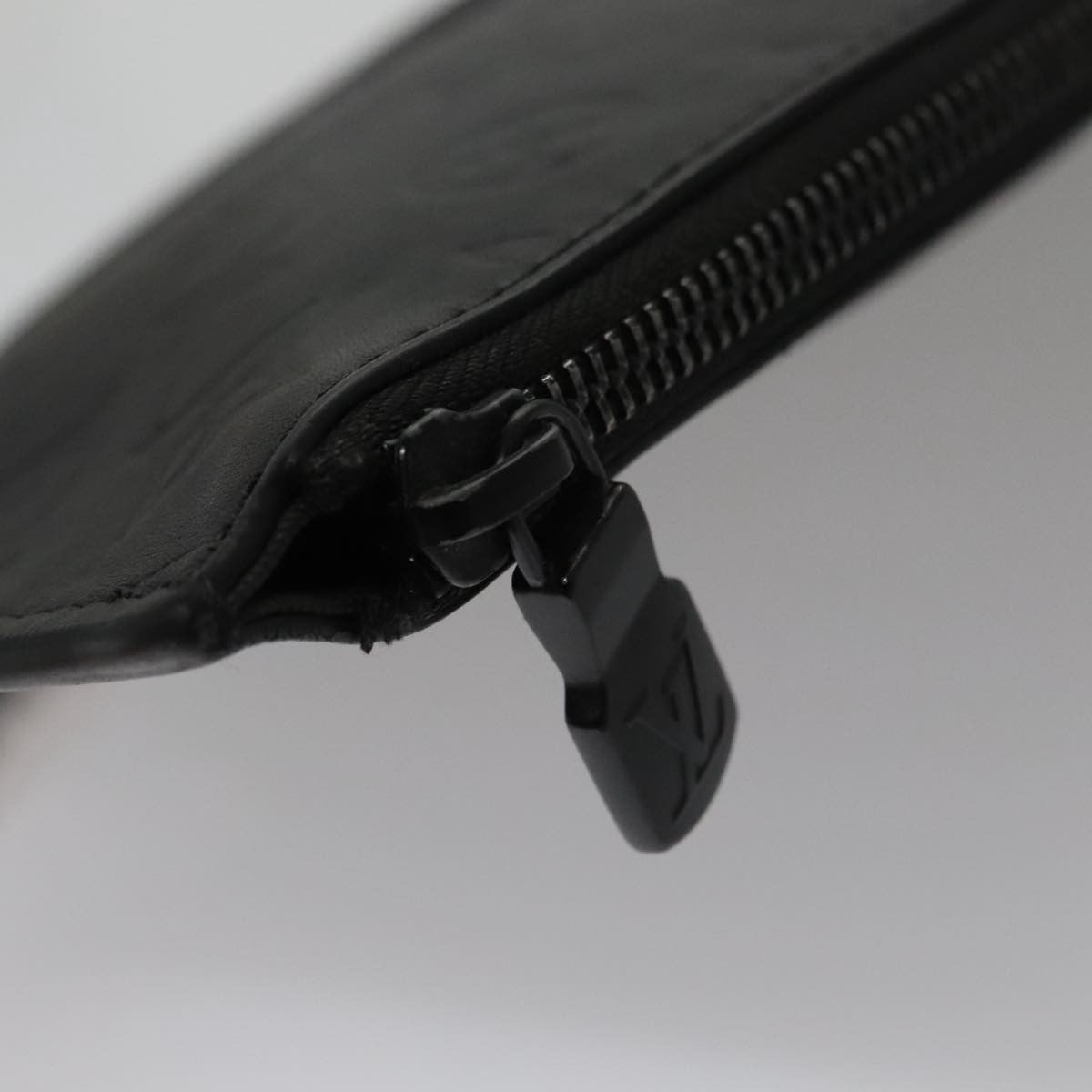 Louis Vuitton Neverfull Pochette Monogram Empreinte Giant, BLACK, LEATHER, Clutche & pouche