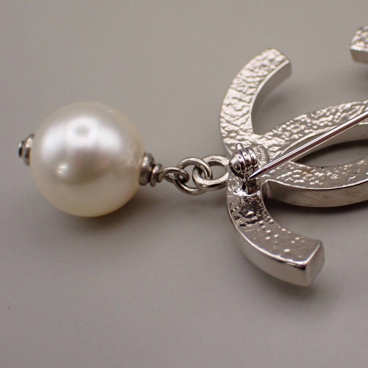 Chanel CC Drop Brooch Metal and Faux Pearls, SILVER, SILVER_PLATED, Brooch