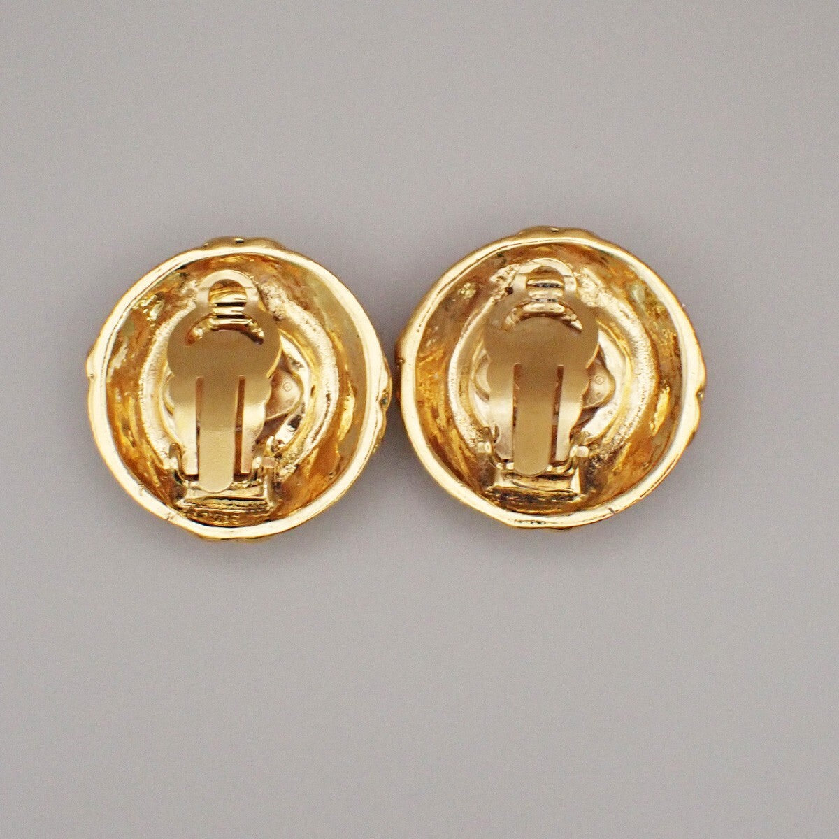 Chanel Vintage Round Clip-On Earrings Metal with Faux Pearl, GOLD, GOLD_PLATED, Earrings