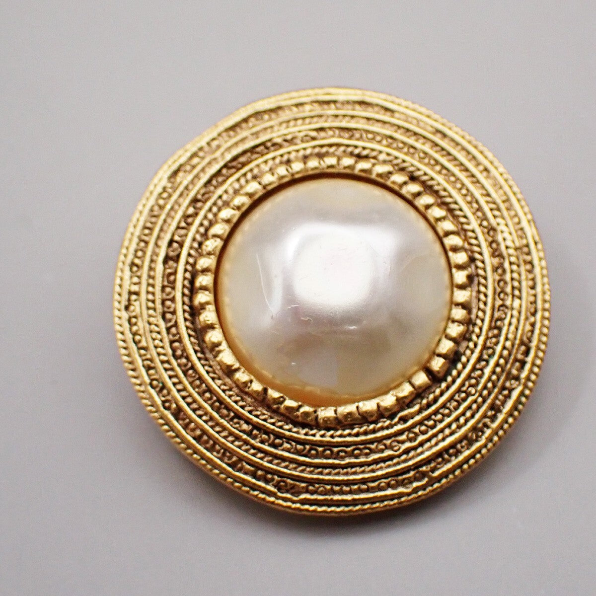 Chanel Vintage Round Clip-On Earrings Metal with Faux Pearl, GOLD, GOLD_PLATED, Earrings