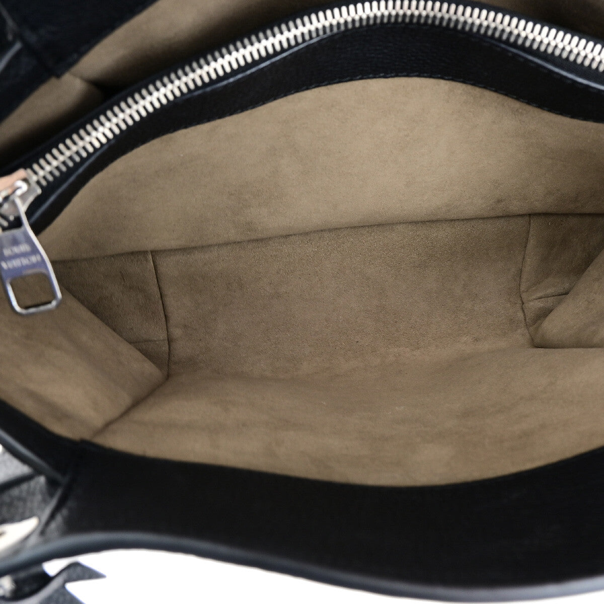 Louis Vuitton Sevres Handbag Mahina Leather, BLACK, LEATHER, Shoulder bag