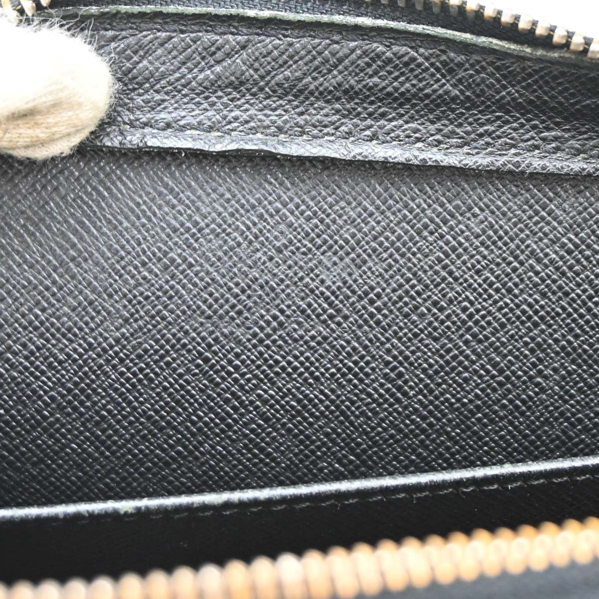 Louis Vuitton Pochette Baikal Clutch Taiga Leather, Black, Leather, Clutch