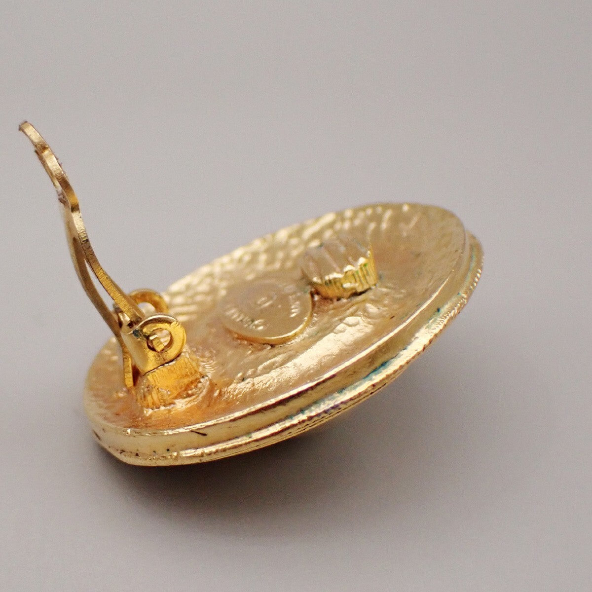 Chanel Vintage Round Clip-On Earrings Metal with Faux Pearl, GOLD, GOLD_PLATED, Earrings