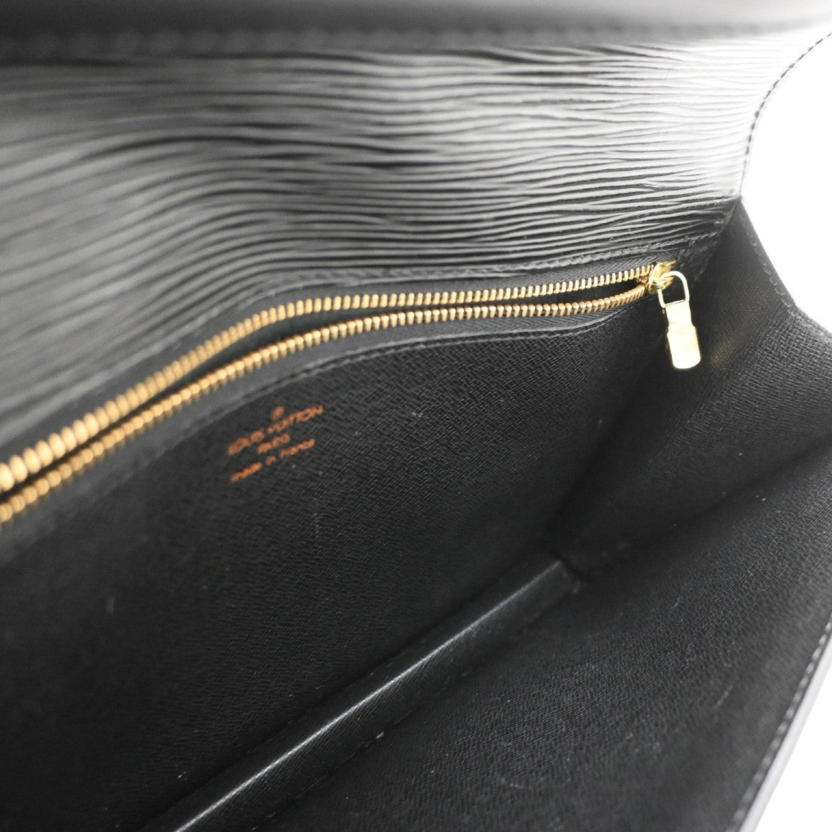 Louis Vuitton Dragonne Pochette Epi Leather, Black, Leather, Clutch