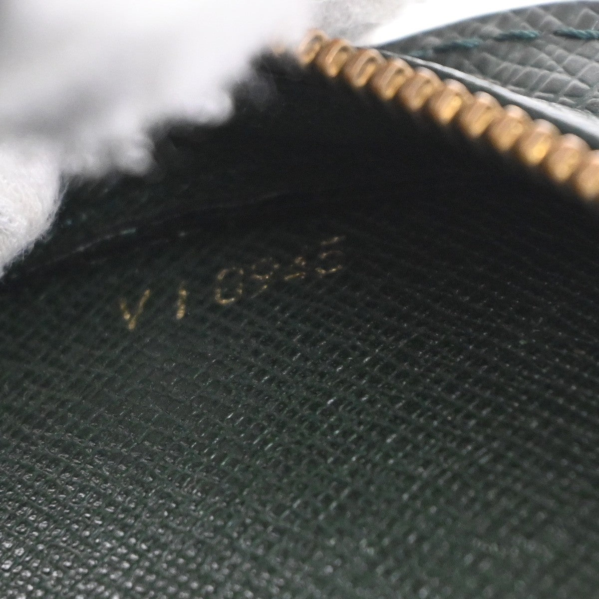 Louis Vuitton Pochette Baikal Clutch Taiga Leather, GREEN, LEATHER, Clutche & pouche