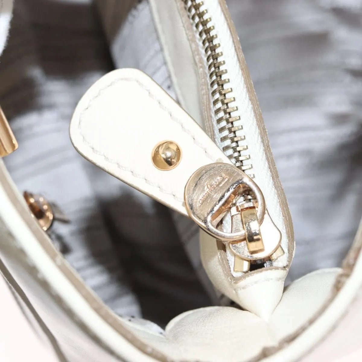 Salvatore Ferragamo Betulla Chain Tote - Brandsamsara