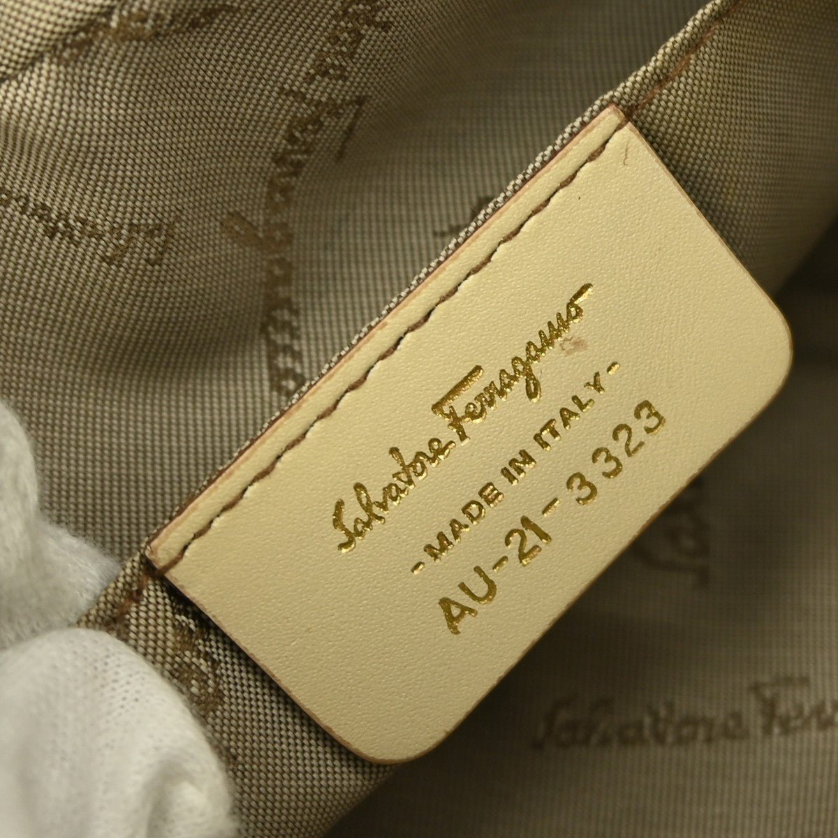 Salvatore Ferragamo Gancini Shoulder Bag - Brandsamsara