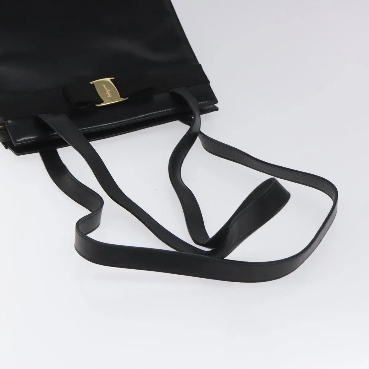 Salvatore Ferragamo Vala - Brandsamsara