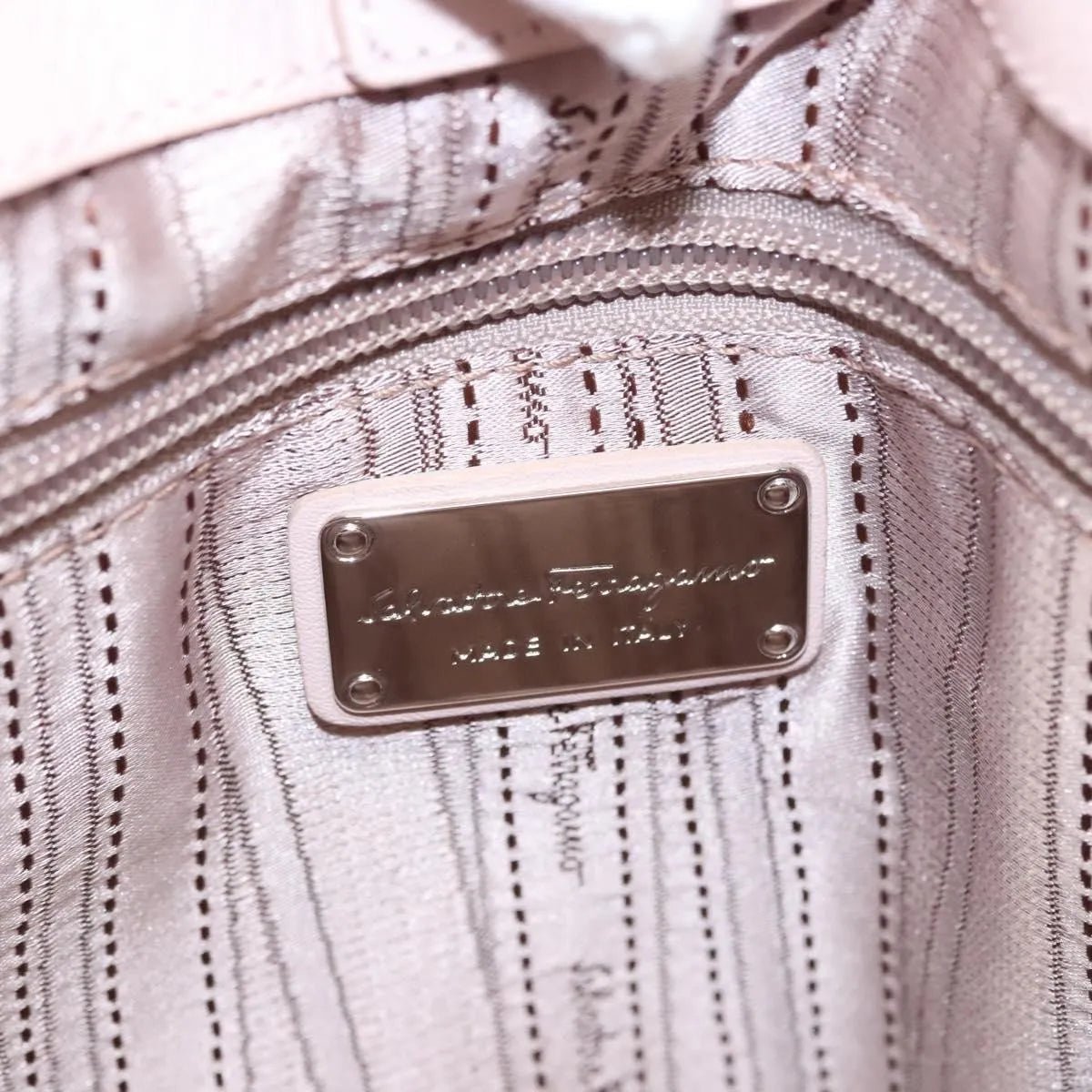 Salvatore Ferragamo Vala - Brandsamsara