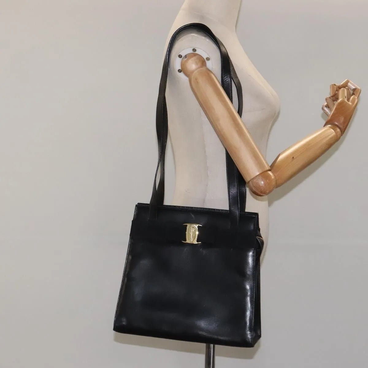 Salvatore Ferragamo Vala - Brandsamsara