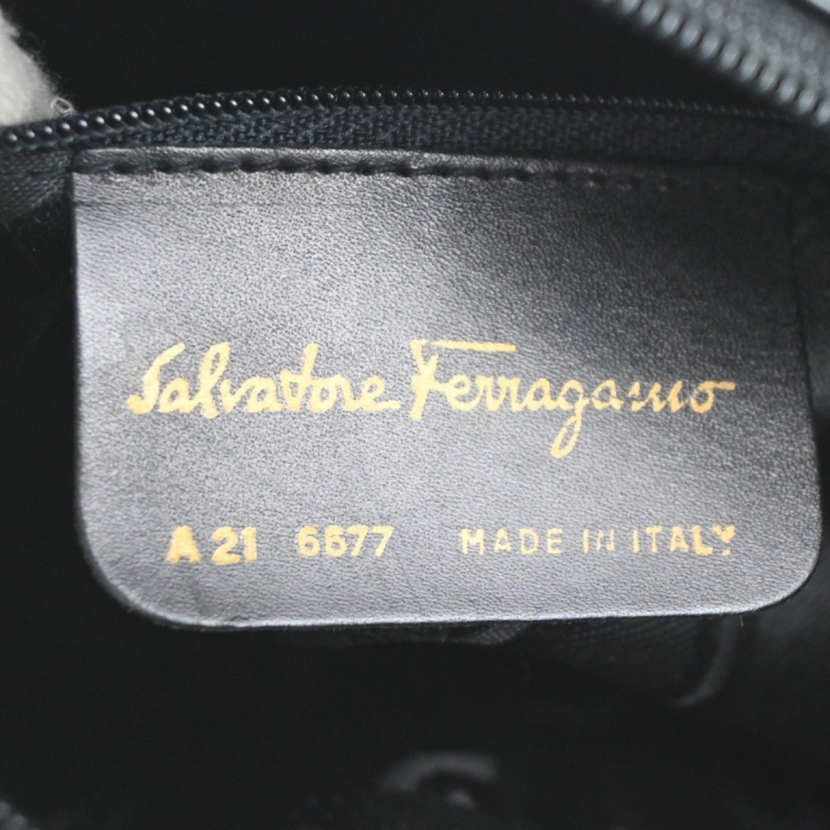 Salvatore Ferragamo Vara shoulder Bag - Brandsamsara