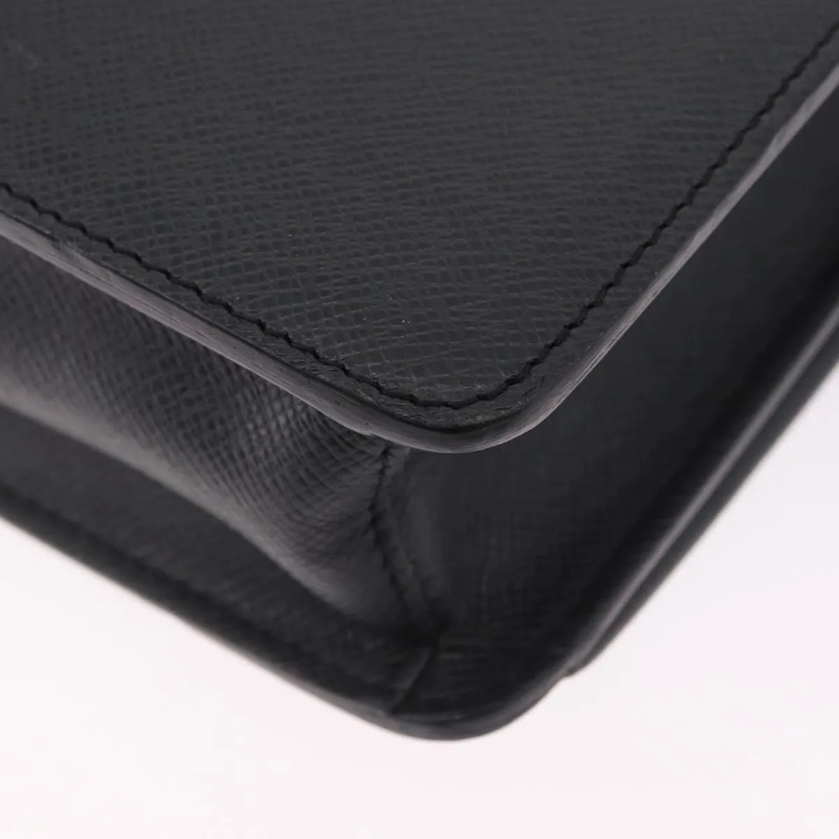 Louis Vuitton Robusto Taiga, Black, Leather, Briefcase