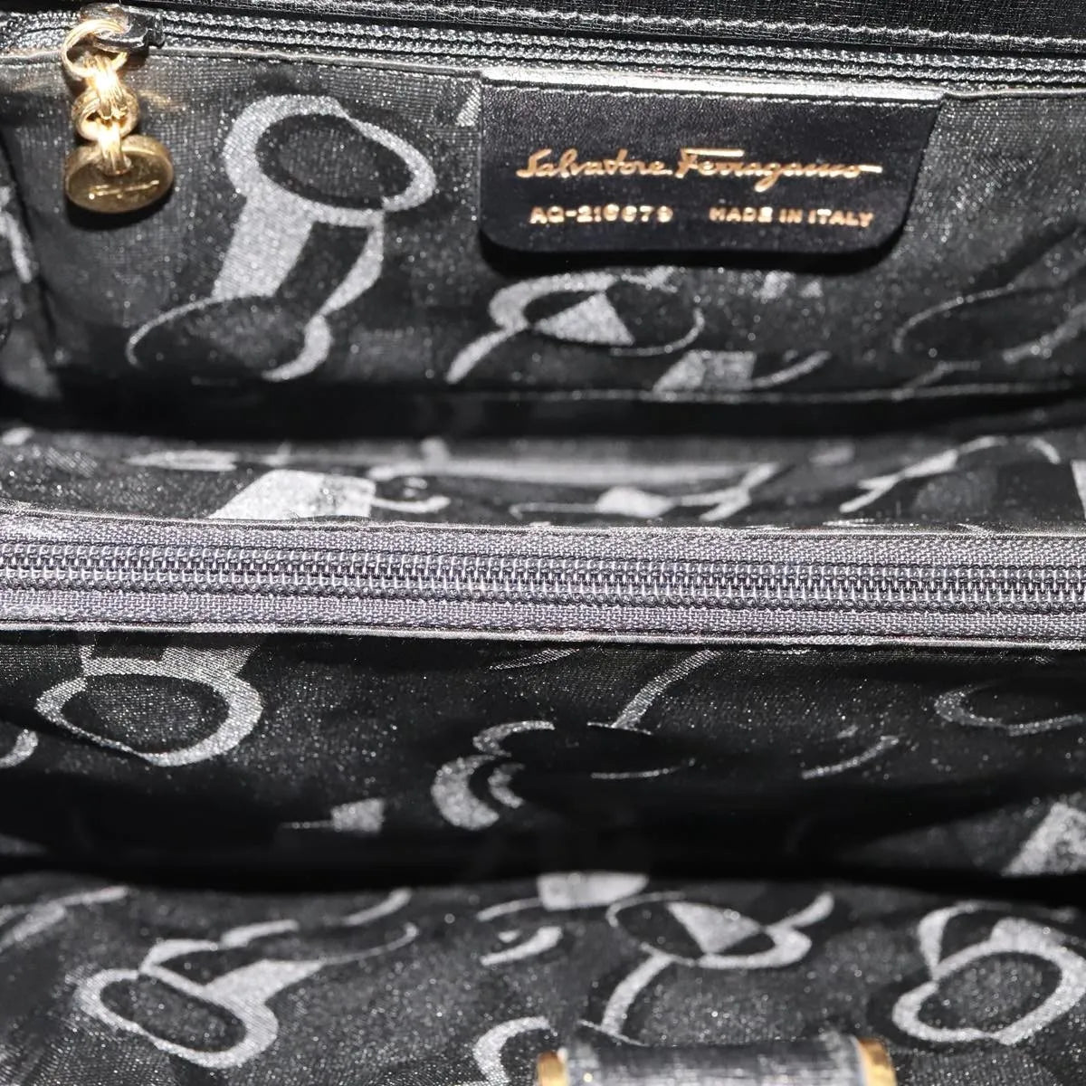Salvatore Ferragamo Vintage Leather, Black, Leather, Shoulder Bag
