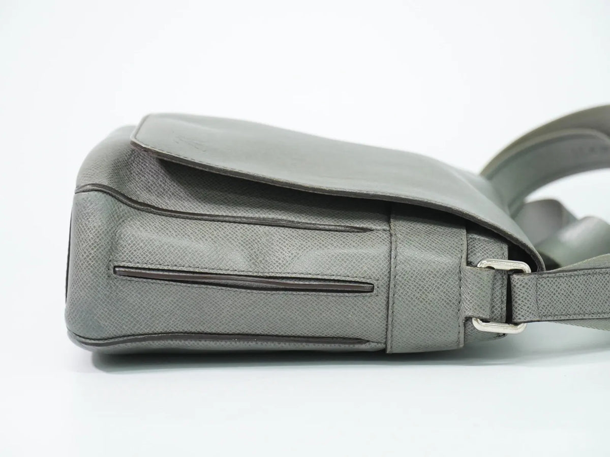 Louis Vuitton Roman Taiga Leather, Gray, Leather, Shoulder Bag