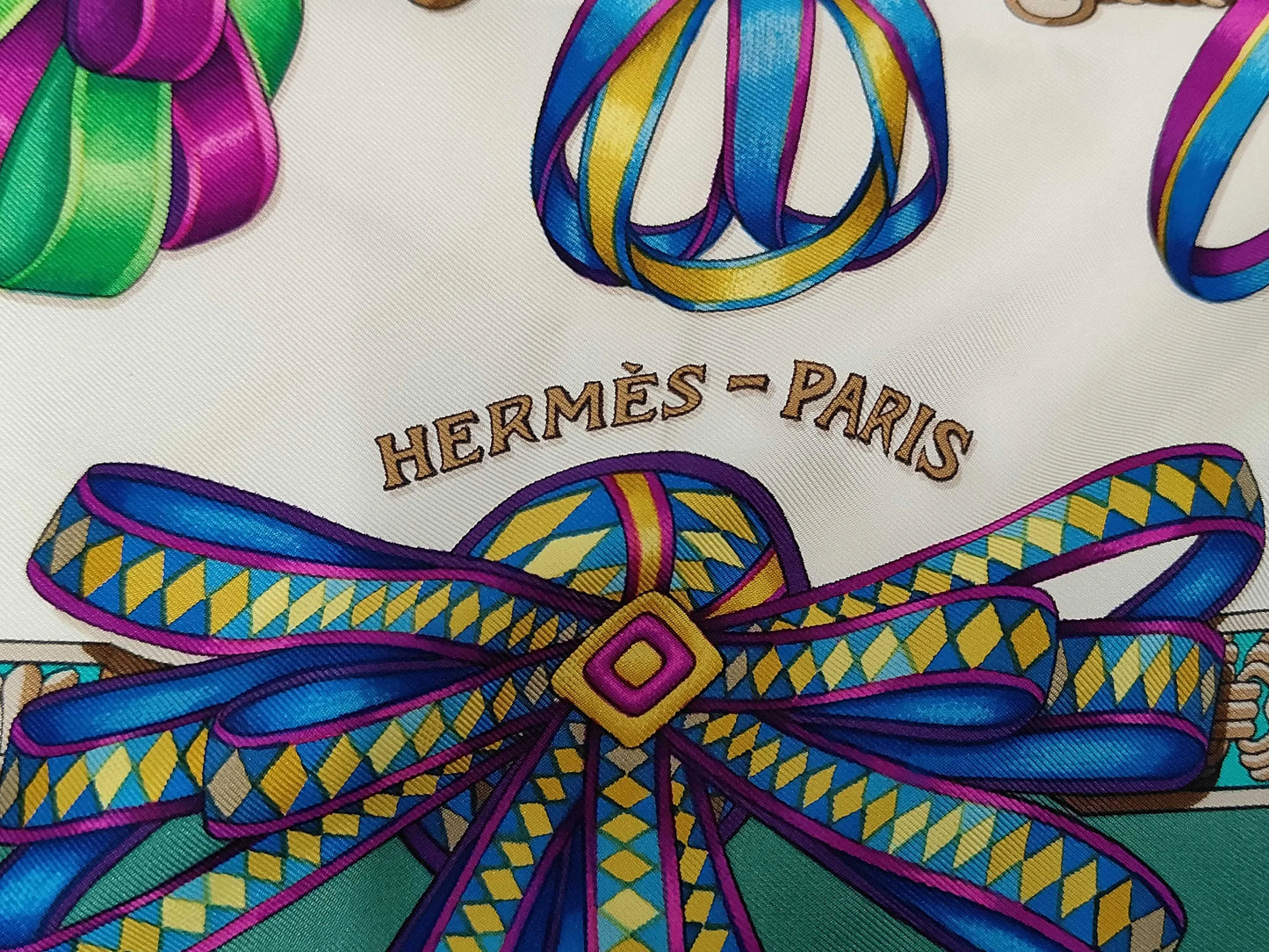 Hermes Carré 90 Silk multicolor, Multicolour, Silk, Scarf