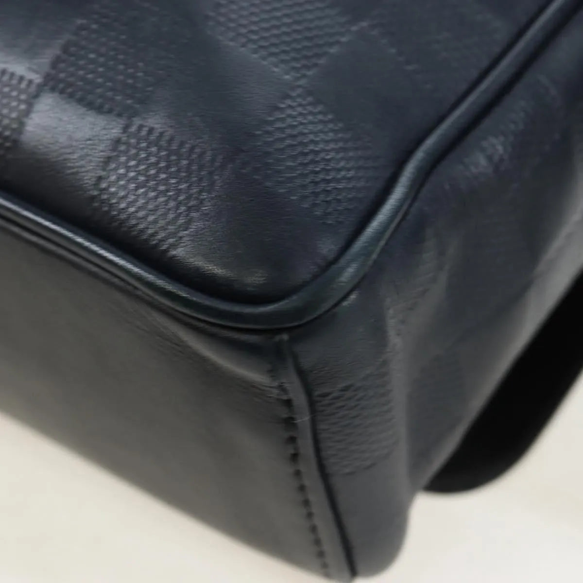 Louis Vuitton District Messenger Damier Infini Leather, Black, Leather, Shoulder Bag